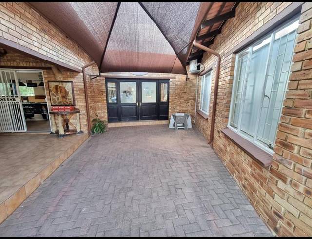 4 BEDROOM HOUSE FOR SALE IN MISTY BAY